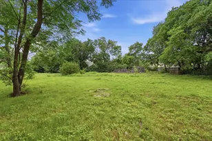 510 W Willingham St, Cleburne, TX 76033 - Photo 2