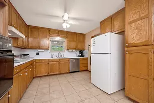 408 Chimney Hill Cir, Mansfield, TX 76063 - Photo 4