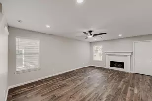 11 Wineberry Pl, The Woodlands, TX 77382 - Photo 2