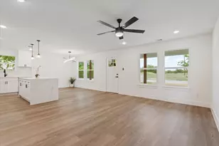 212 W Madison St, Hillsboro, TX 76645 - Photo 4