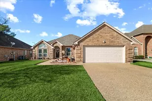2117 Pinwood Cir, Arlington, TX 76001 - Photo 1