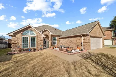 2117 Pinwood Circle, Arlington, TX 76001 - Photo 2