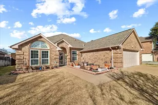 2117 Pinwood Cir, Arlington, TX 76001 - Photo 2