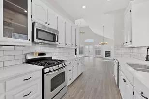 714 Ashbrook Ct, Euless, TX 76039 - Photo 10