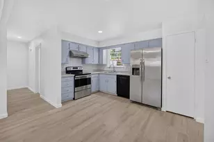 2210 Sycamore Dr, Arlington, TX 76013 - Photo 6