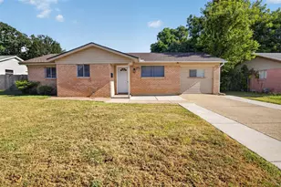 2210 Sycamore Dr, Arlington, TX 76013 - Photo 1