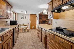 2022 Huntington Dr, Grand Prairie, TX 75051 - Photo 12