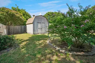 2022 Huntington Dr, Grand Prairie, TX 75051 - Photo 24