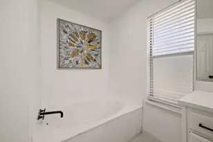 1208 Hanover Dr, Euless, TX 76040 - Photo 10