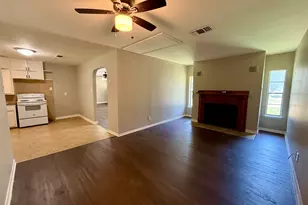 215 W Tennie St, Gainesville, TX 76240 - Photo 8