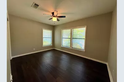 215 W Tennie Street, Gainesville, TX 76240 - Photo 12