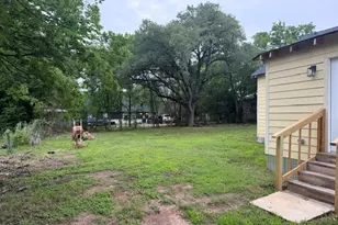 405 E Evans St, Hearne, TX 77859 - Photo 20
