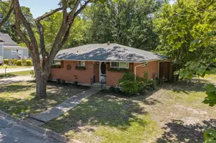 210 Hill St, Farmersville, TX 75442 - Photo 4