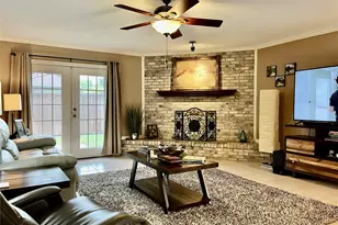 15542 Earlport Cir, Dallas, TX 75248 - Photo 2