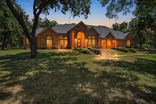 7405 Fox Fire Ct, Granbury, TX 76049 - Photo 2