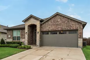 517 Frenchpark Dr, Fort Worth, TX 76052 - Photo 2