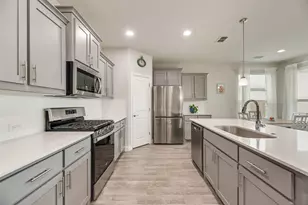 517 Frenchpark Dr, Fort Worth, TX 76052 - Photo 8