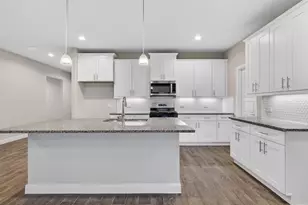 243 Sandstone Cir, Granbury, TX 76048 - Photo 4