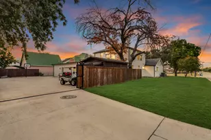 310 Travis St, Roanoke, TX 76262 - Photo 36