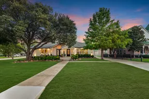 310 Travis St, Roanoke, TX 76262 - Photo 2