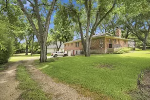 1122 W Main St, Waxahachie, TX 75165 - Photo 2