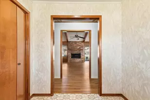 1905 Alamo Dr, Arlington, TX 76012 - Photo 2