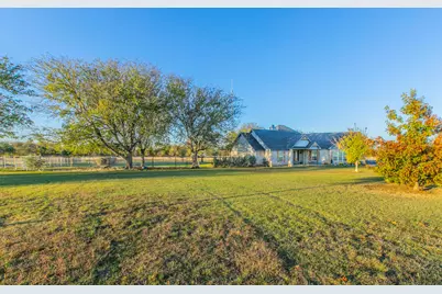 308 Wildflower, McGregor, TX 76657 - Photo 32