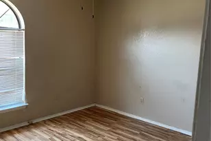 818 Midcreek Dr, Euless, TX 76039 - Photo 8