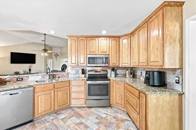 11555 Plainview Road, Krum, TX 76249 - Photo 14