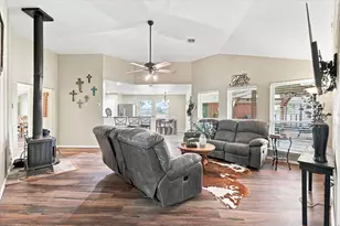 11555 Plainview Rd, Krum, TX 76249 - Photo 10