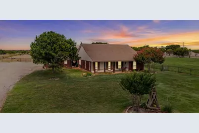 11555 Plainview Road, Krum, TX 76249 - Photo 1