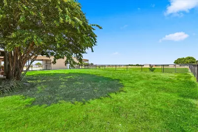 11555 Plainview Road, Krum, TX 76249 - Photo 30