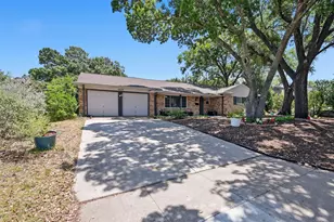 5629 Wharton Dr, Fort Worth, TX 76133 - Photo 4