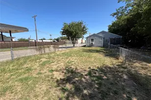 2223 Houston St, Grand Prairie, TX 75050 - Photo 12