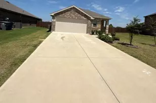 915 Presleigh Dr, Dallas, TX 75253 - Photo 2