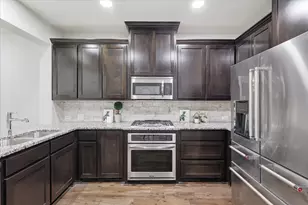4671B Dozier Rd, Carrollton, TX 75010 - Photo 10