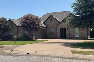 1403 Hickory Dr, Pilot Point, TX 76258 - Photo 2