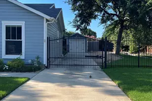 420 E Franklin St, Grapevine, TX 76051 - Photo 18