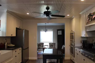 420 E Franklin Street, Grapevine, TX 76051 - Photo 4