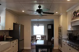 420 E Franklin St, Grapevine, TX 76051 - Photo 4