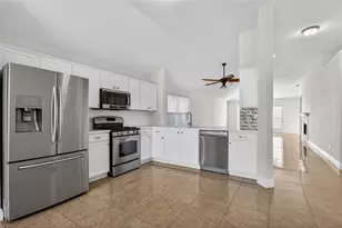 4817 Barnhill Ln, Fort Worth, TX 76135 - Photo 8