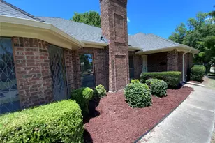 131 Honey Tree Ln, DeSoto, TX 75115 - Photo 2