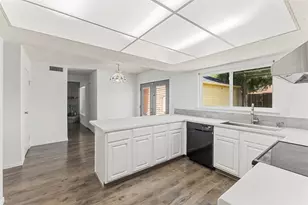 7233 Bayberry Ln, Dallas, TX 75249 - Photo 12