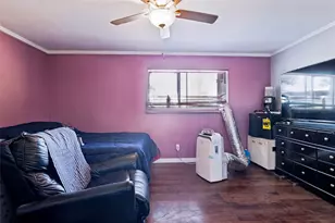 422 N Holiday Dr, Grand Prairie, TX 75052 - Photo 16