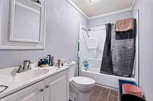422 N Holiday Dr, Grand Prairie, TX 75052 - Photo 20