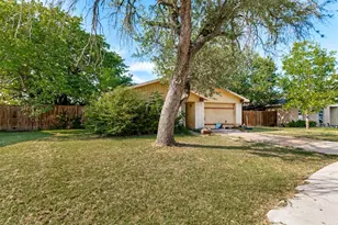 422 N Holiday Dr, Grand Prairie, TX 75052 - Photo 2