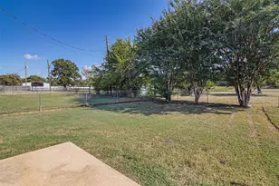 2549 E Renfro St, Burleson, TX 76028 - Photo 10