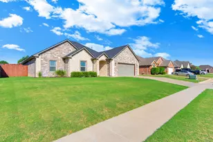 808 Chestnut Grove Dr, Cleburne, TX 76033 - Photo 2