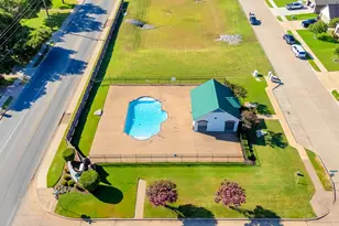 808 Chestnut Grove Dr, Cleburne, TX 76033 - Photo 36