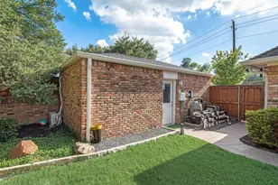 6902 Deloache Ave, Dallas, TX 75225 - Photo 34